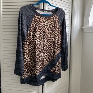 Super soft gray and leopard long sleeve top. Egs by eloges brand. Size small.